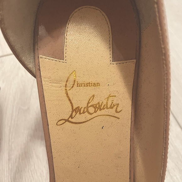 Christian Louboutin tan - worn once - Picture 2 of 4